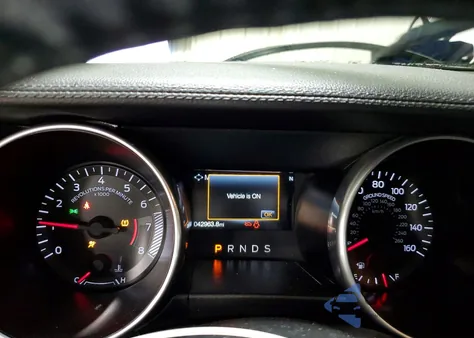 2020 Ford Mustang z USA, uszkodzony, nr VIN 1FA6P8TD5L5103690